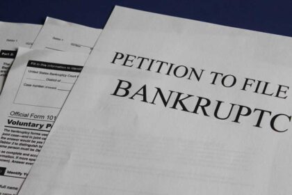 The Comprehensive Guide: When and How to File for Bankruptcy